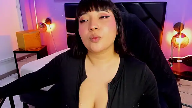 Emma monserrat online show from 21, 7, 2026