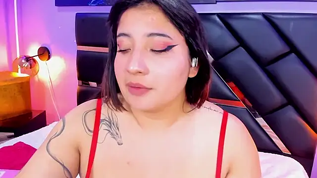 Emma monserrat online show from 24, 7, 2026