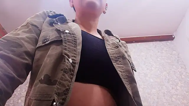 Snapshot of nicol_f chatting on 23, 12, 2024 nicol f online show from 23, 12, 2024