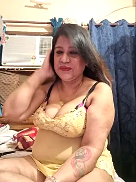 Hot Queen77 online show from 4, 3, 2025