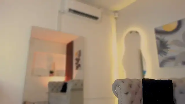 Isa Little Star online show from 25, 10, 2025