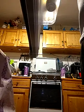 Snapshot of intx800 chatting on 4, 11, 2025 intx800 online show from 4, 11, 2025