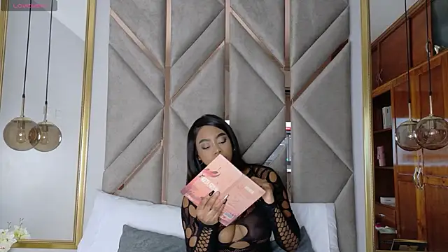 Lola King online show from 2, 10, 2025