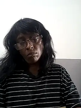 Snapshot of mamakarma1403 chatting on 3, 3, 2025 mamakarma1403 online show from 3, 3, 2025