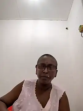 Snapshot of mamakarma1403 chatting on 24, 6, 2026 mamakarma1403 online show from 24, 6, 2026
