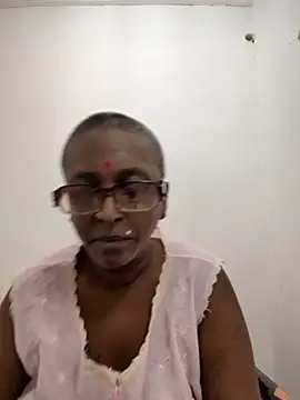Snapshot of mamakarma1403 chatting on 25, 6, 2026 mamakarma1403 online show from 25, 6, 2026