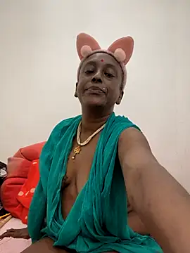 Snapshot of mamakarma1403 chatting on 26, 6, 2026 mamakarma1403 online show from 26, 6, 2026