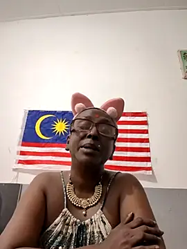 Snapshot of mamakarma1403 chatting on 21, 7, 2026 mamakarma1403 online show from 21, 7, 2026