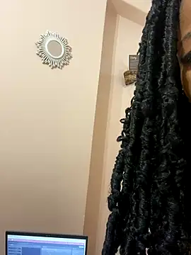 ItsLeyaa online show from 8, 12, 2024