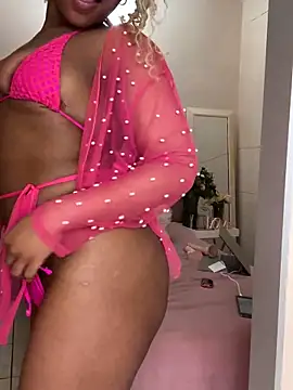 ItsLeyaa online show from 5, 1, 2025