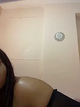 ItsLeyaa online show from 6, 3, 2025