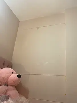 ItsLeyaa online show from 8, 3, 2025