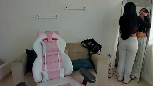 Charlotte cowell sub1  online show from 28, 10, 2025