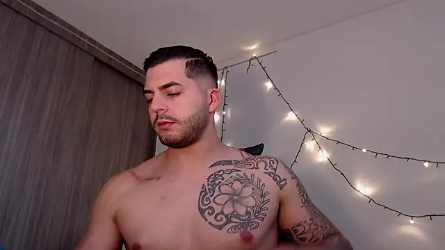 Snapshot of thomas_gun chatting on 23, 12, 2024 thomas gun online show from 23, 12, 2024