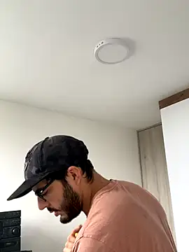 Snapshot of thomas_gun chatting on 5, 12, 2025 thomas gun online show from 5, 12, 2025