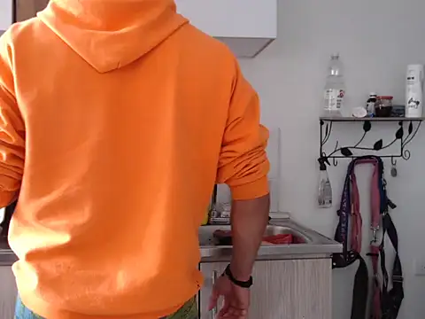 Snapshot of thomas_gun chatting on 14, 12, 2025 thomas gun online show from 14, 12, 2025