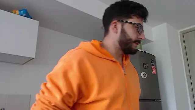 Snapshot of thomas_gun chatting on 3, 2, 2026 thomas gun online show from 3, 2, 2026