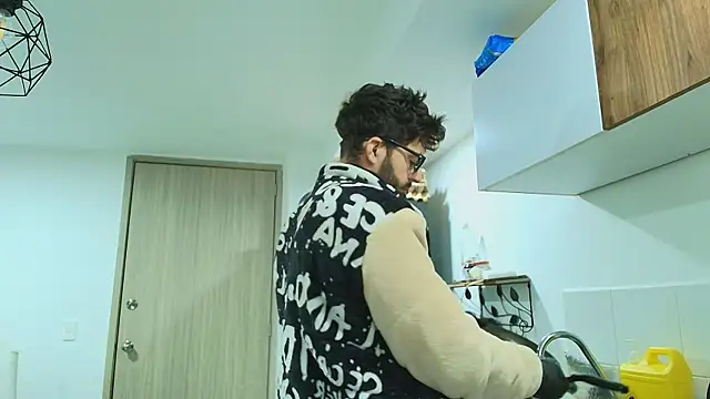 Snapshot of thomas_gun chatting on 24, 2, 2026 thomas gun online show from 24, 2, 2026