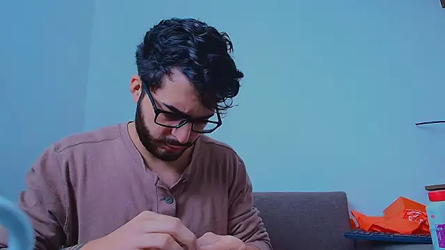 Snapshot of thomas_gun chatting on 4, 3, 2026 thomas gun online show from 4, 3, 2026