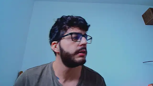 Snapshot of thomas_gun chatting on 8, 3, 2026 thomas gun online show from 8, 3, 2026