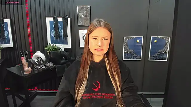 Lily Moonlight online show from 9, 1, 2025