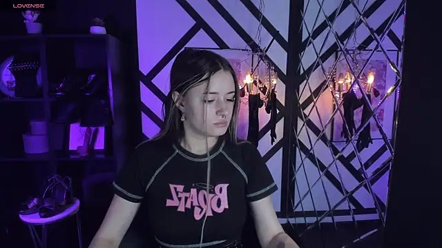 Lily Moonlight online show from 25, 1, 2025