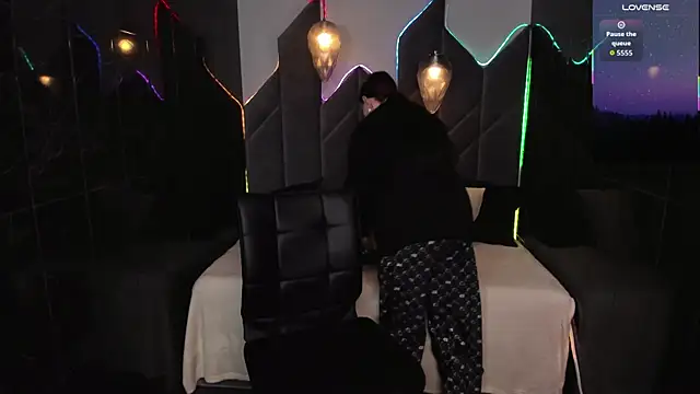 Lily Moonlight online show from 13, 12, 2025