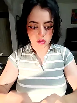 Lin-cute online show from 6, 3, 2025