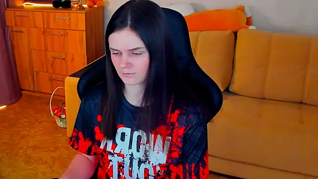 Snapshot of Lora_Cain chatting on 6, 1, 2025 Lora Cain online show from 6, 1, 2025