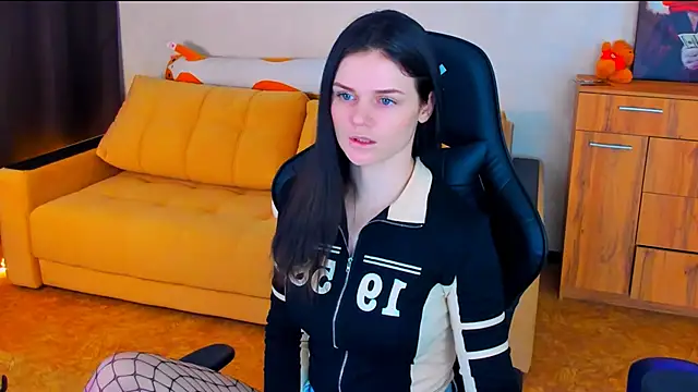 Snapshot of Lora_Cain chatting on 17, 1, 2025 Lora Cain online show from 17, 1, 2025