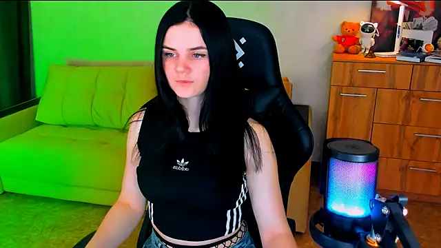 Snapshot of Lora_Cain chatting on 11, 2, 2025 Lora Cain online show from 11, 2, 2025