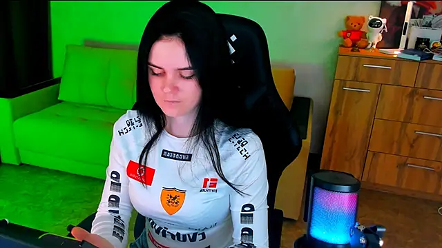 Snapshot of Lora_Cain chatting on 12, 2, 2025 Lora Cain online show from 12, 2, 2025