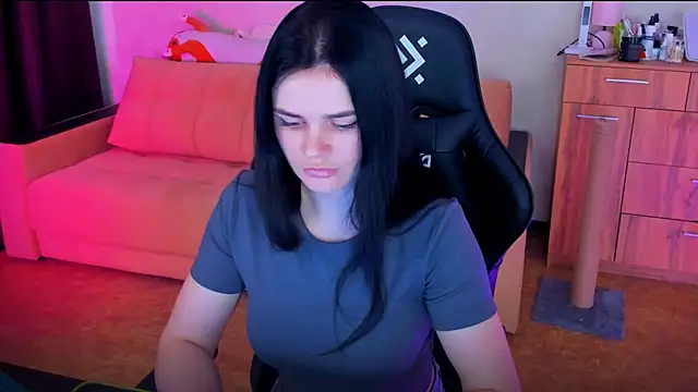 Snapshot of Lora_Cain chatting on 11, 3, 2025 Lora Cain online show from 11, 3, 2025