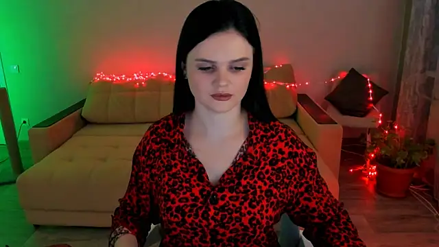 Snapshot of Lora_Cain chatting on 20, 12, 2025 Lora Cain online show from 20, 12, 2025