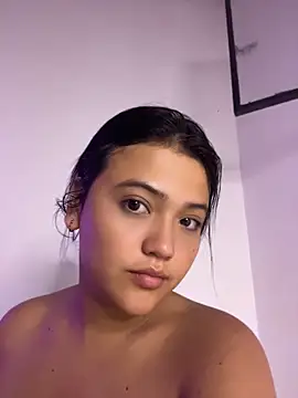 alisson carolina73 online show from 17, 5, 2026