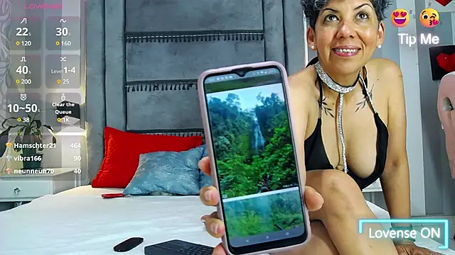 Julianewell online show from 5, 3, 2025