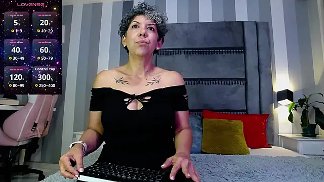 Julianewell online show from 30, 4, 2026