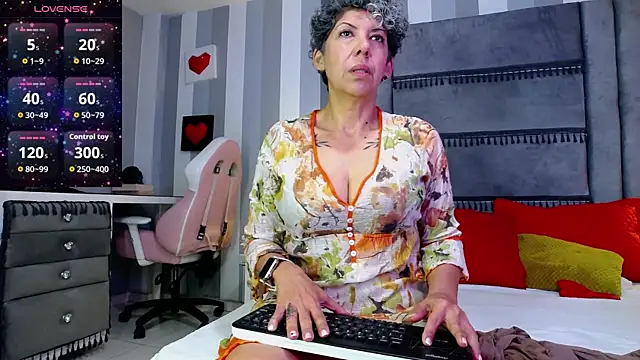 Julianewell online show from 6, 5, 2026