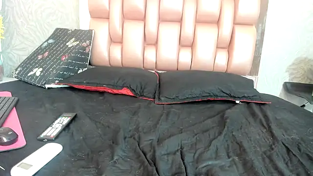 KOURTNEY-- online show from 15, 11, 2025