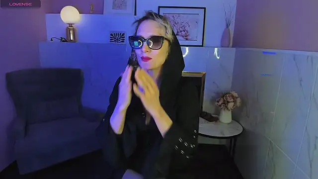 Queen Anna  online show from 23, 1, 2025