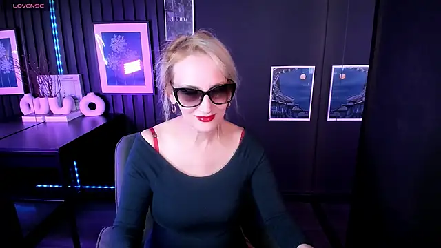 Queen Anna  online show from 7, 5, 2026