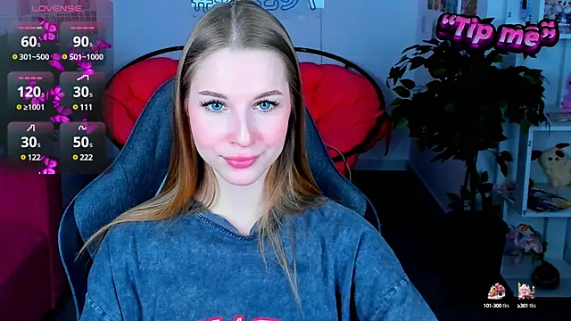 Snapshot of CuteMousee chatting on 4, 1, 2025 CuteMousee online show from 4, 1, 2025