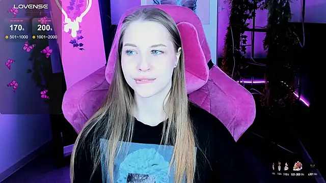 Snapshot of CuteMousee chatting on 8, 10, 2025 CuteMousee online show from 8, 10, 2025