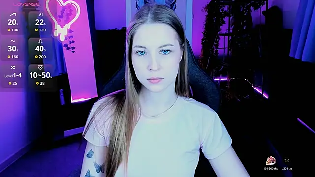 Snapshot of CuteMousee chatting on 8, 11, 2025 CuteMousee online show from 8, 11, 2025