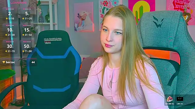 Snapshot of CuteMousee chatting on 21, 11, 2025 CuteMousee online show from 21, 11, 2025