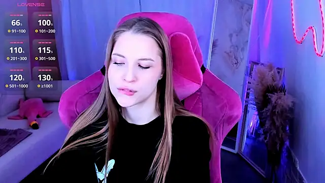 Snapshot of CuteMousee chatting on 25, 11, 2025 CuteMousee online show from 25, 11, 2025