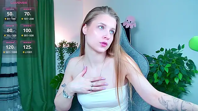 Snapshot of CuteMousee chatting on 20, 12, 2025 CuteMousee online show from 20, 12, 2025