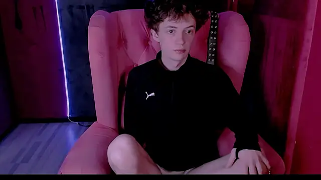 Snapshot of LukeSweet chatting on 4, 2, 2026 LukeSweet online show from 4, 2, 2026