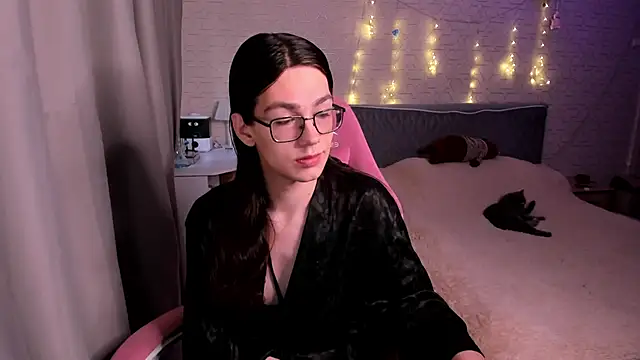 Alfreda Mills online show from 10, 9, 2025