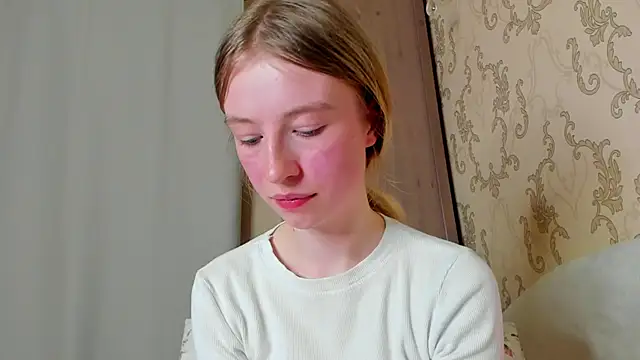 Snapshot of minidivaa_ chatting on 7, 1, 2025 minidivaa  online show from 7, 1, 2025